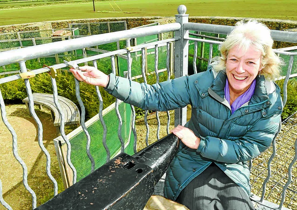 Lovers lock in to maze craze