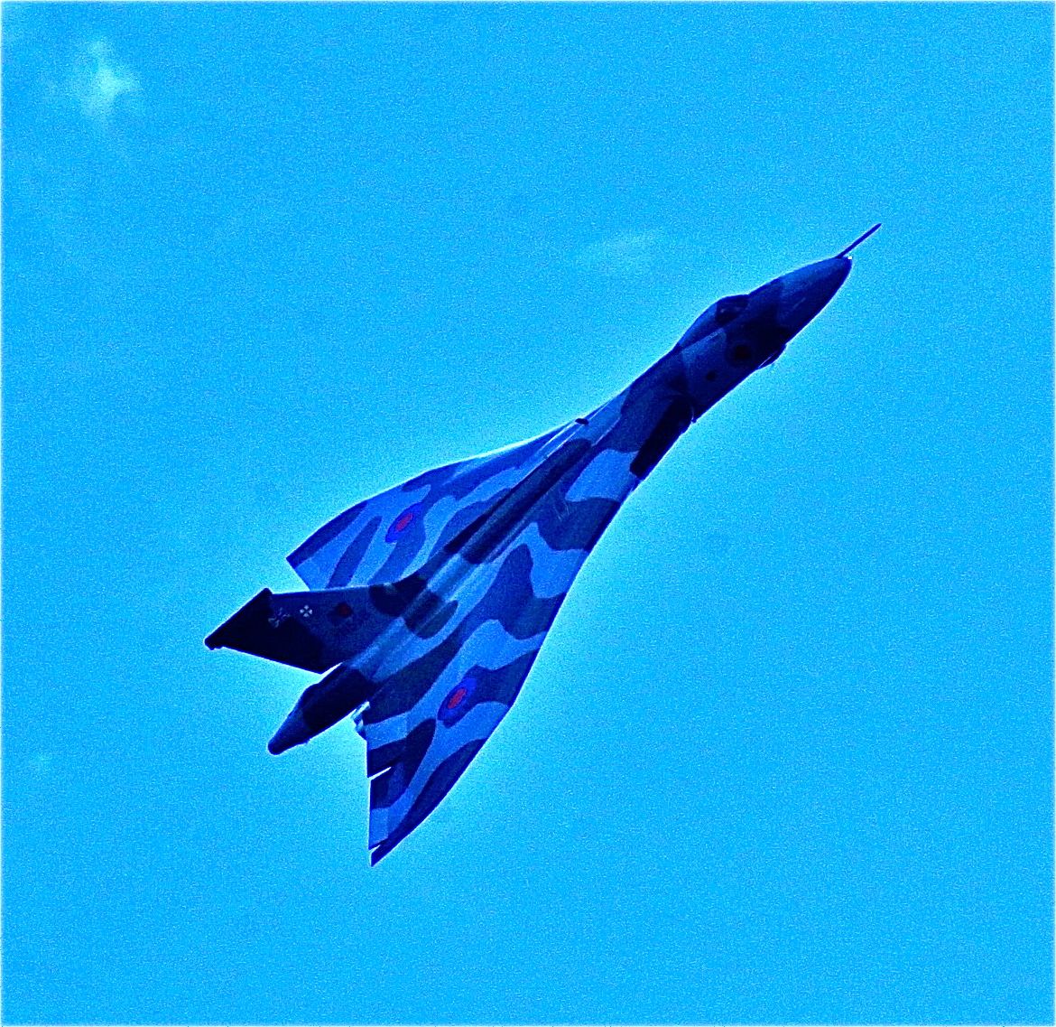 Thousands watch Vulcan bomber's border flypast