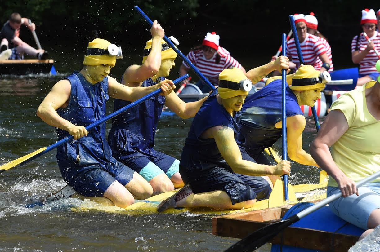 Minions take to water for raft race