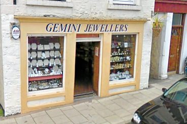 £5k jewellery robbery