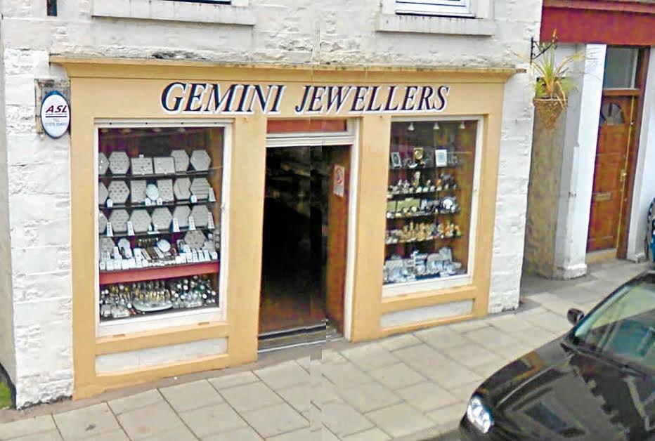 £5k jewellery robbery