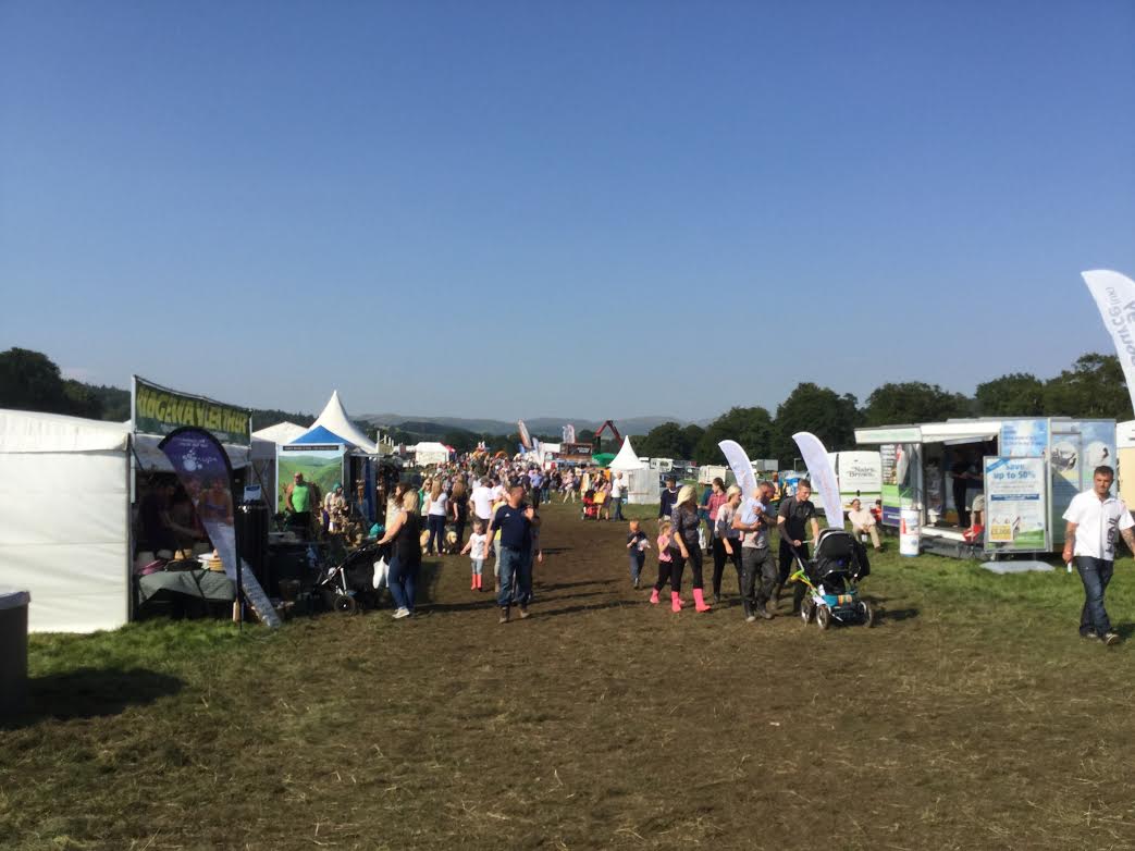 Crowds and sun show up for country fair