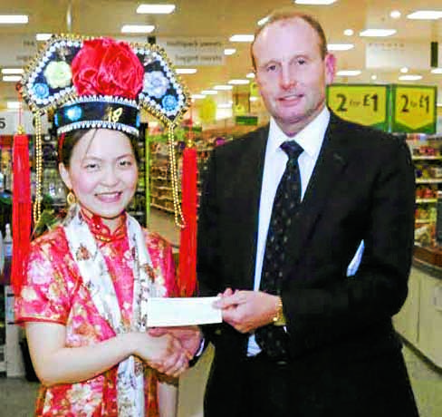 DGMA chair Yen Hongmei Jin receives sponsorship from People's Project Mark Jardine