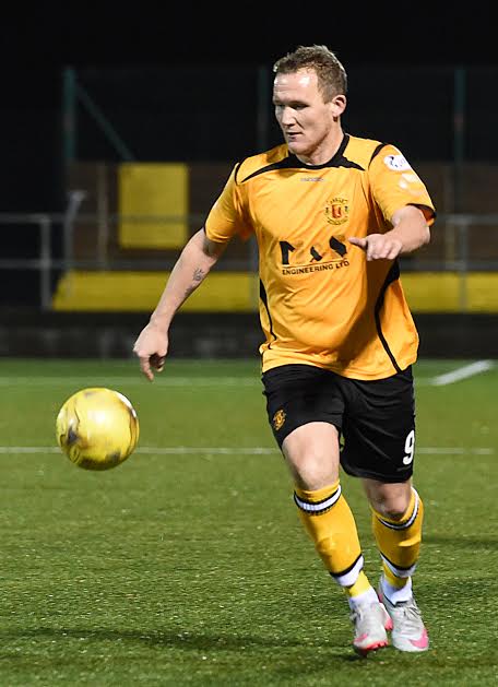 Top striker leads Annan's play-off push