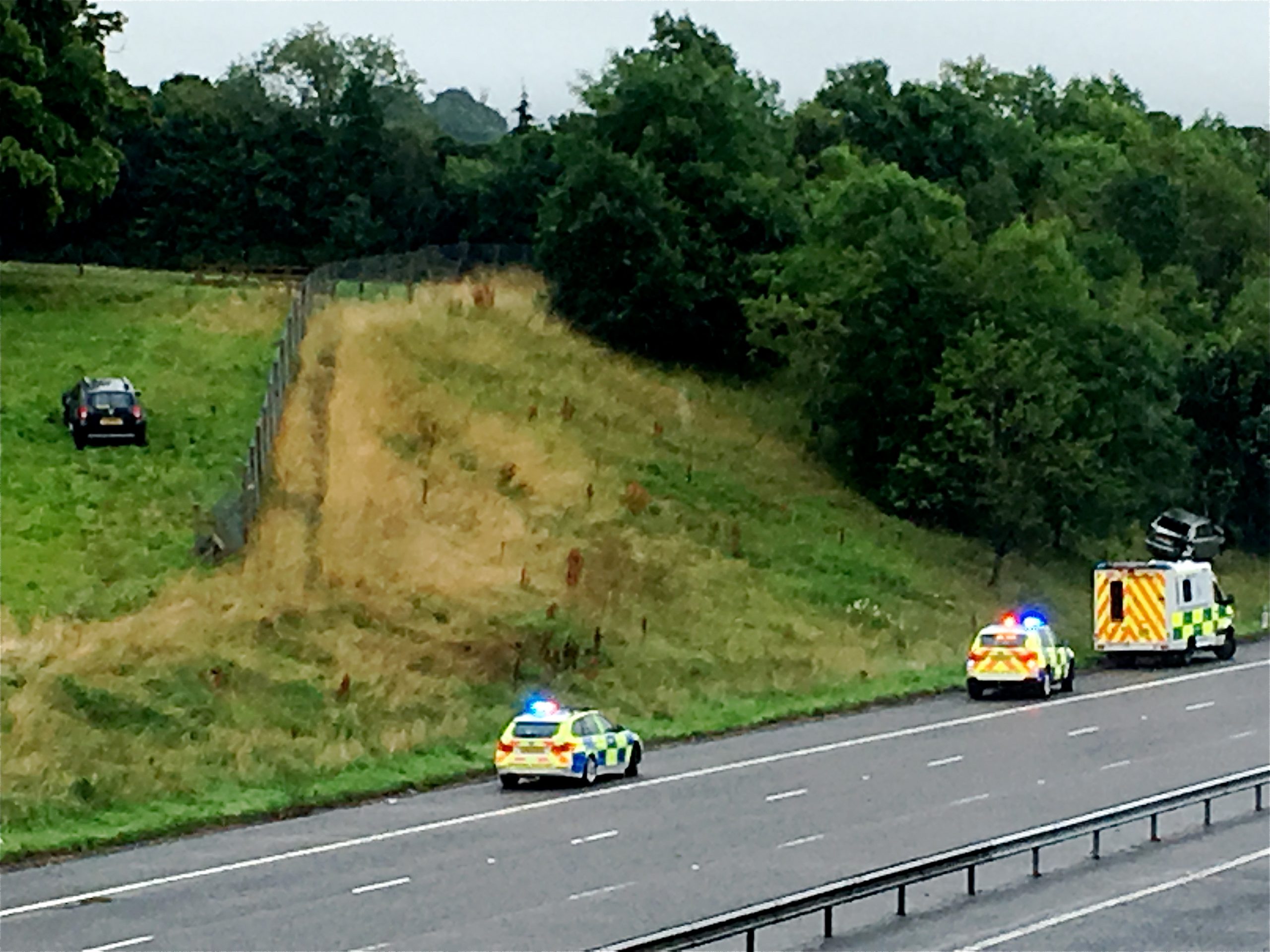 M-way accident cars end up on embankment