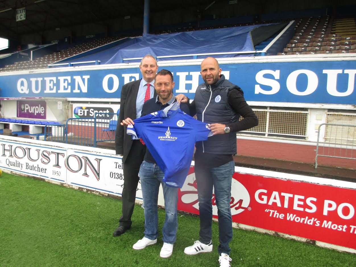 Dobbie's deal - footballer signs on until 2018