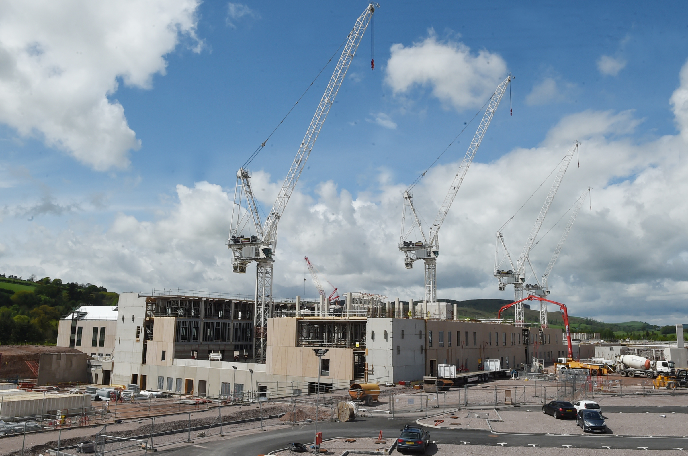 Union stages protest at new hospital site