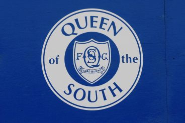 Rooney signs for Queens