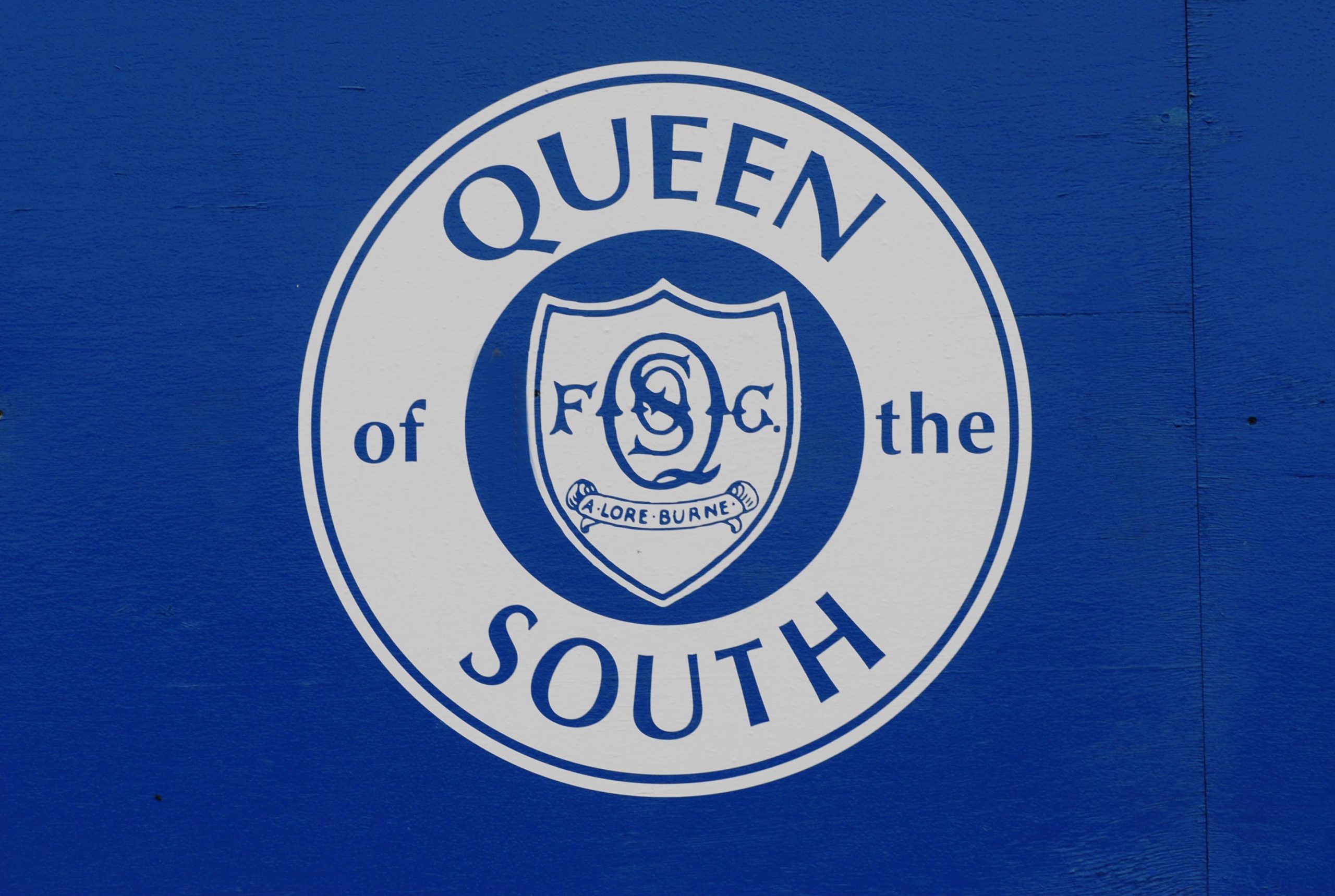 Rooney signs for Queens