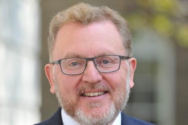 Mundell stays put