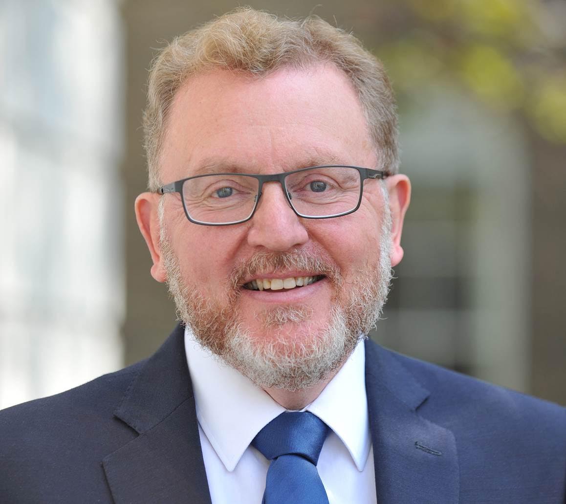 Mundell stays put