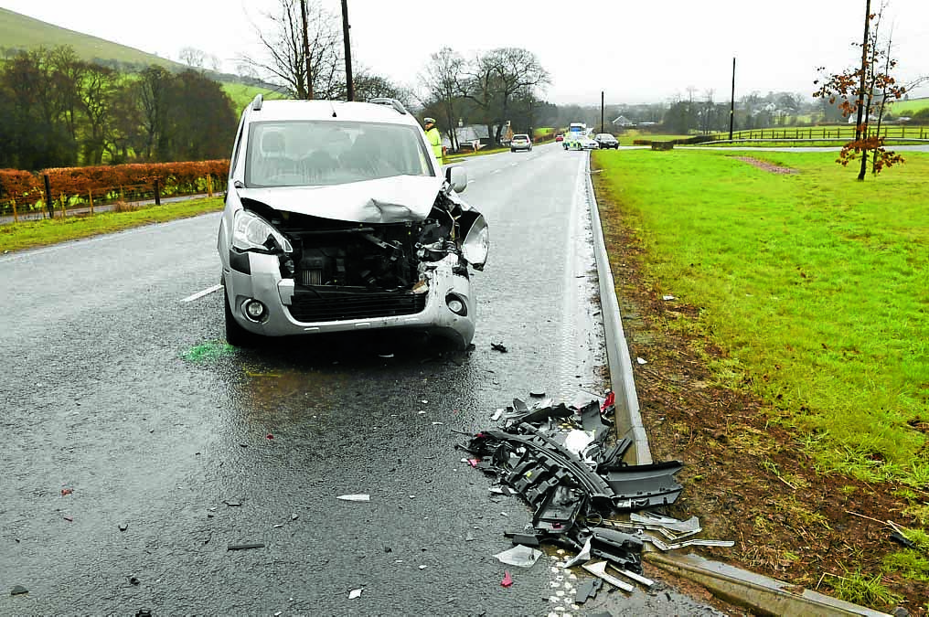 Crash closes A701