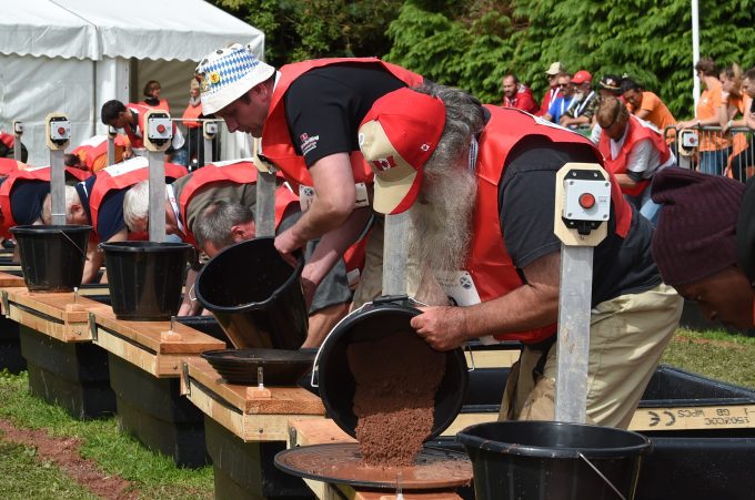 gold panning 2017s moffat *** Local Caption *** HEADS DOWN . . . competitors get started in one of the rounds