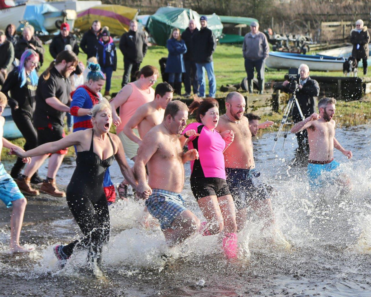 Plucky swimmers welcome 2018 with charity loch dip