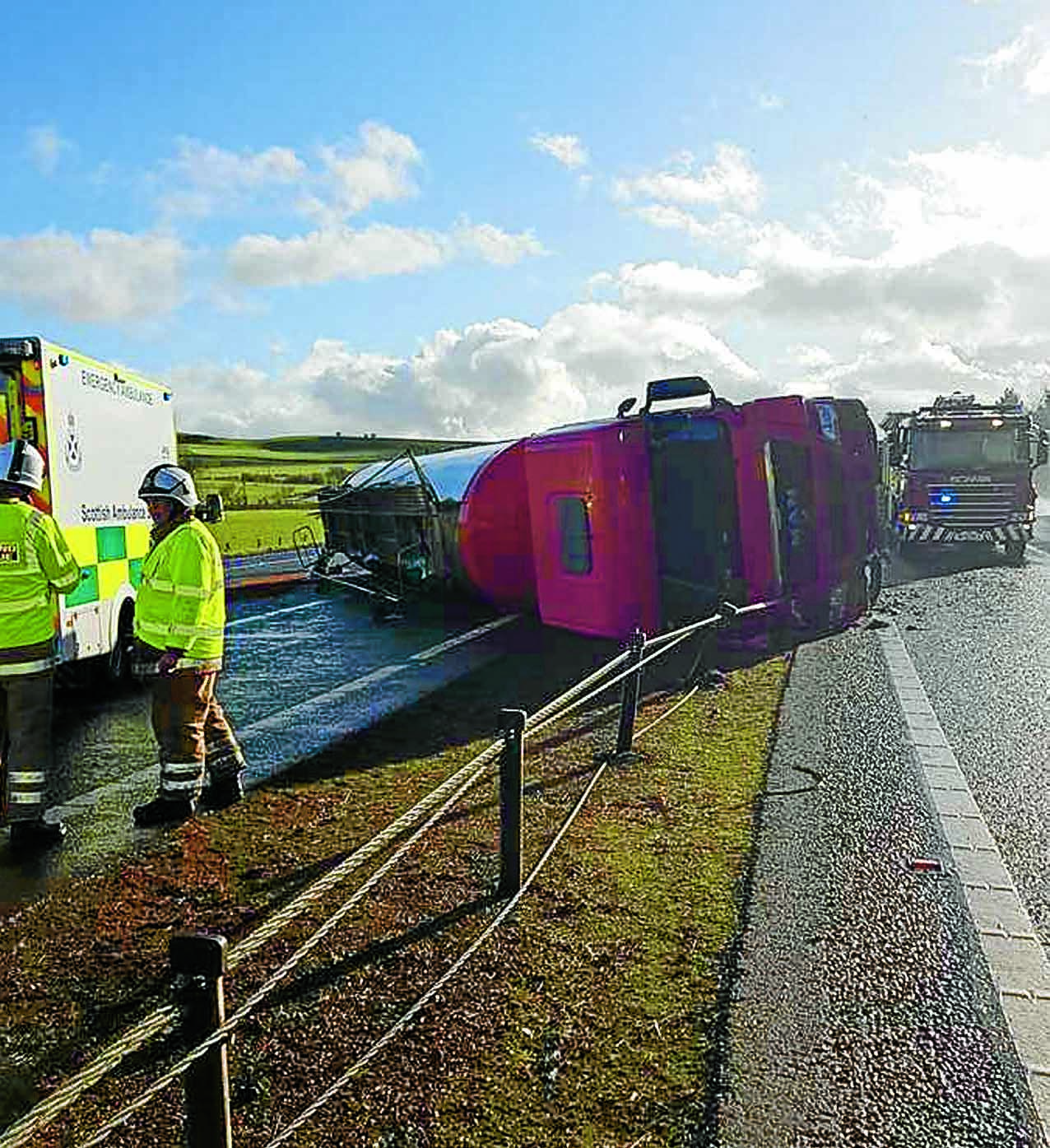 UPDATE: Oil spill as tanker overturns on M74