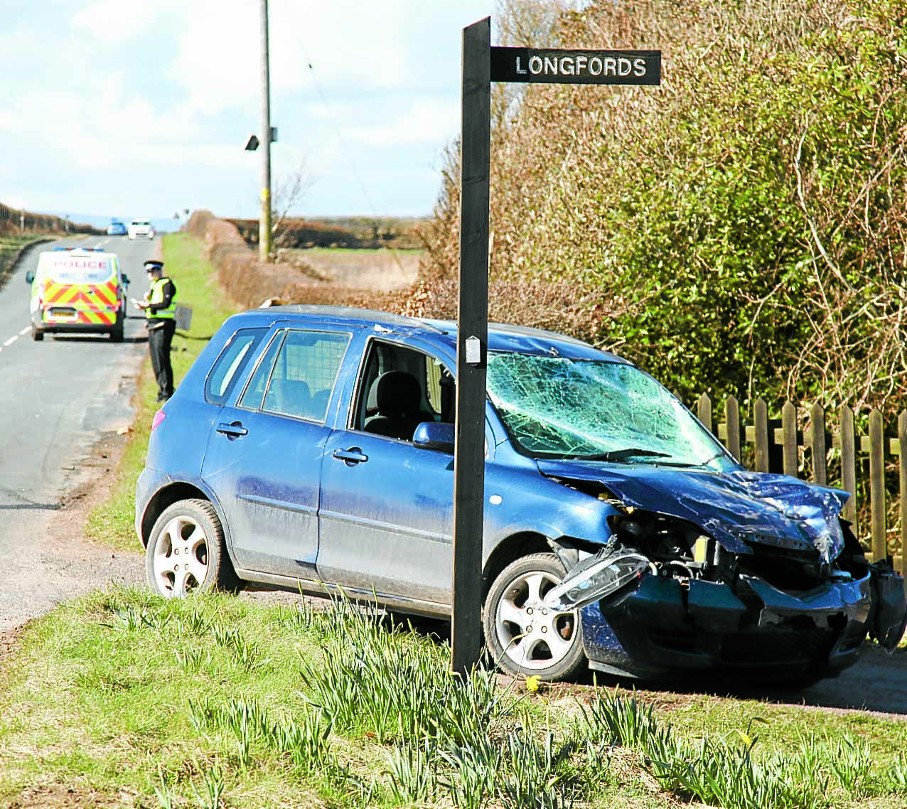 Emergency services called to Low Road crash