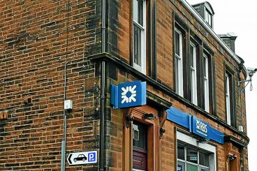 Pub chain denies bank purchases