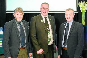 Andrew keeps top NFU job