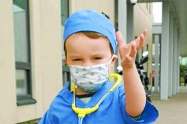 Tot praised for hospital outfit choice