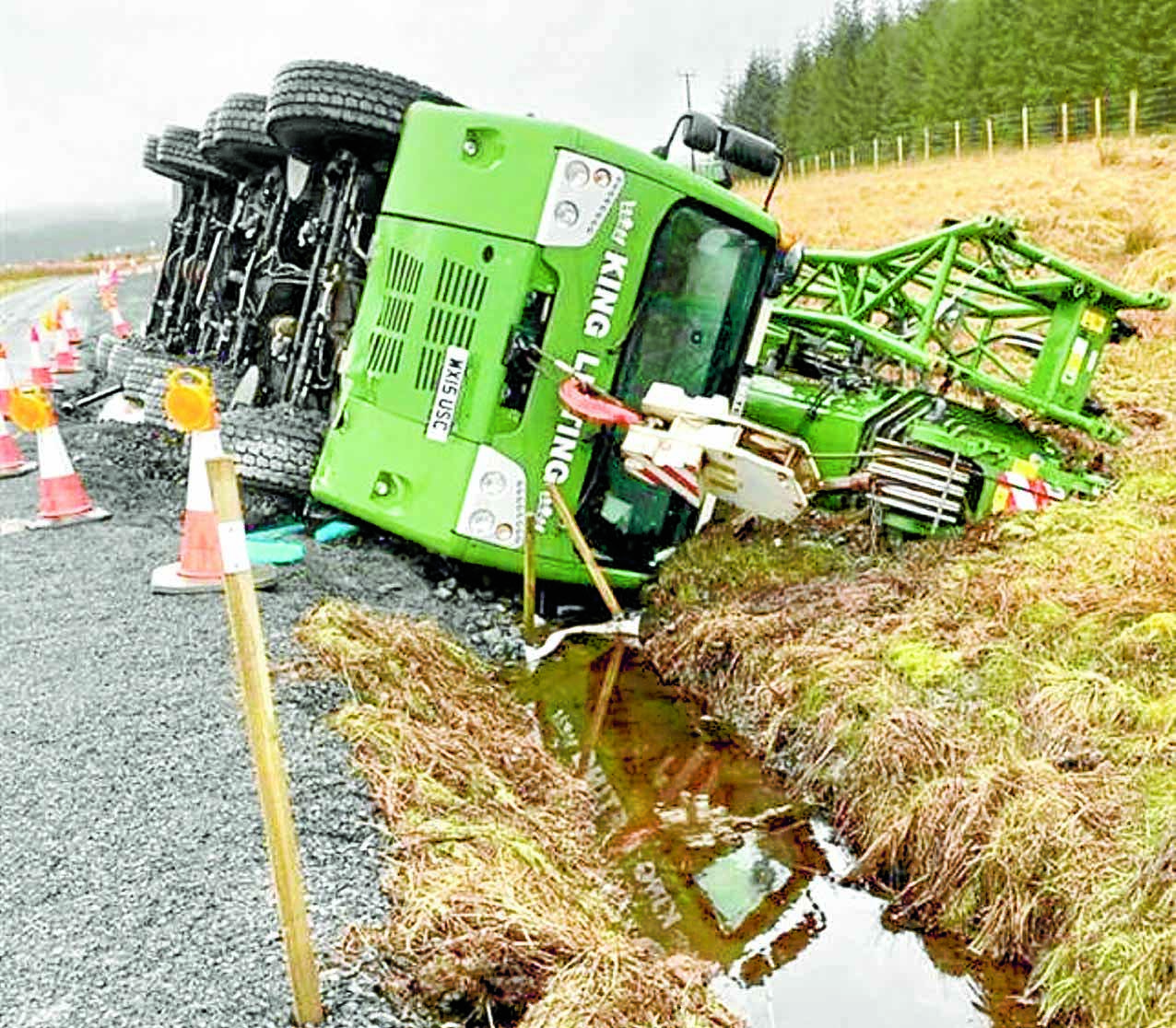 Double crane crash ignites wind farm row