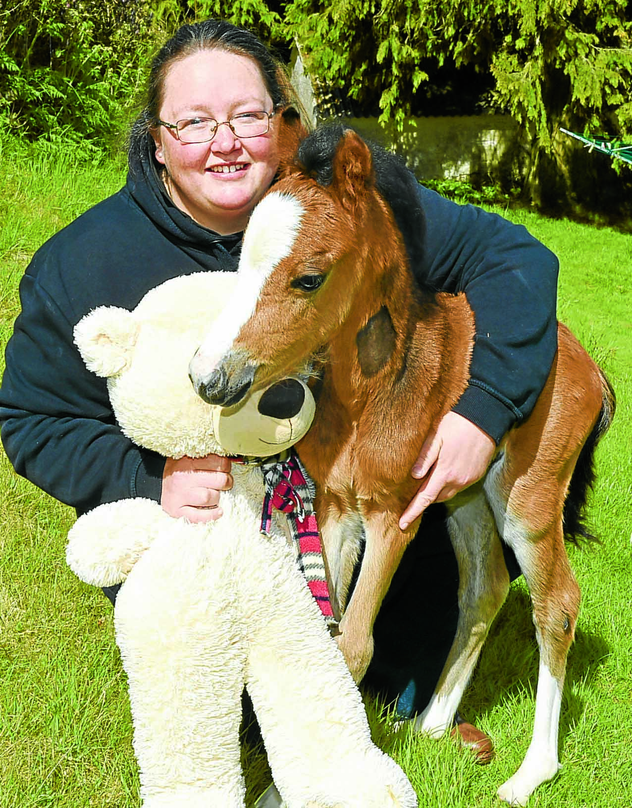 Vet goes above and beyond to save foal