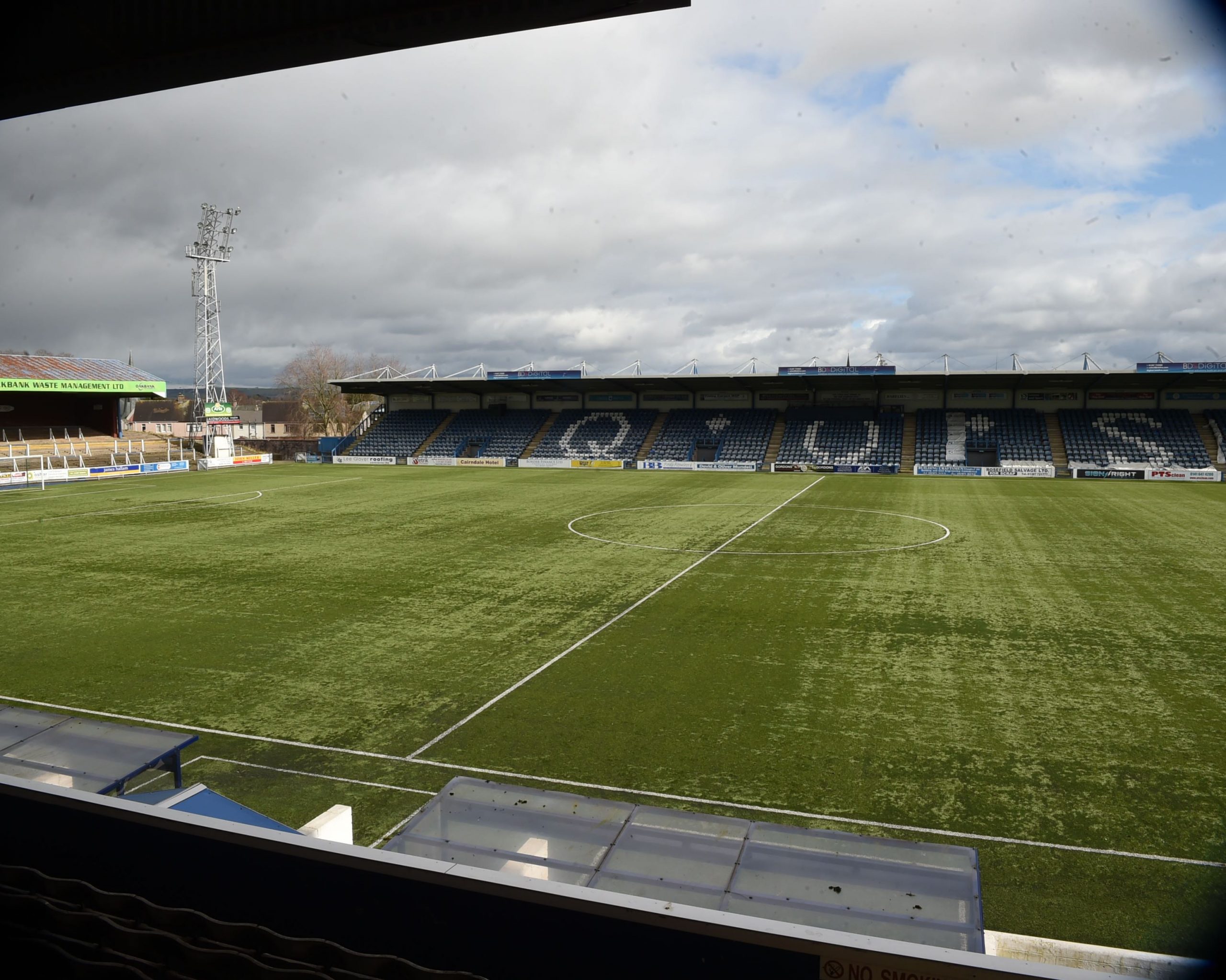 Queens return for Macey