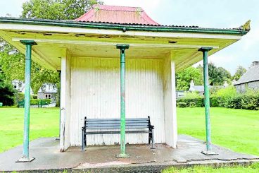 Act on perishing pavilion, council told