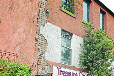 ‘Unsafe’ building to be knocked down