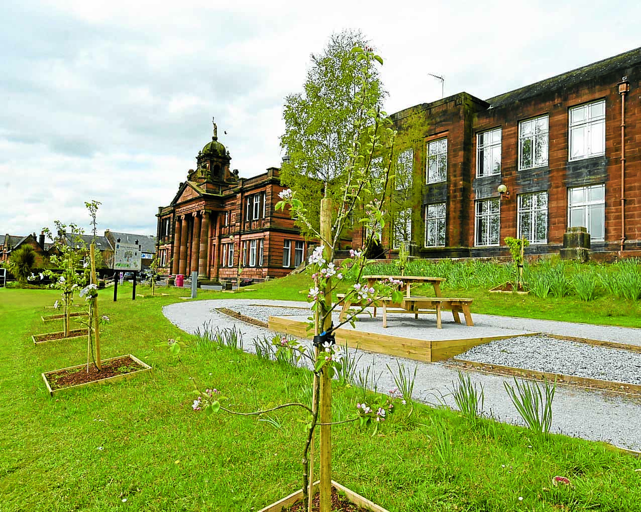 School shows off new outdoor space