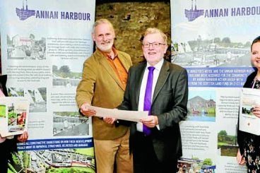 Harbour team show off plans to public