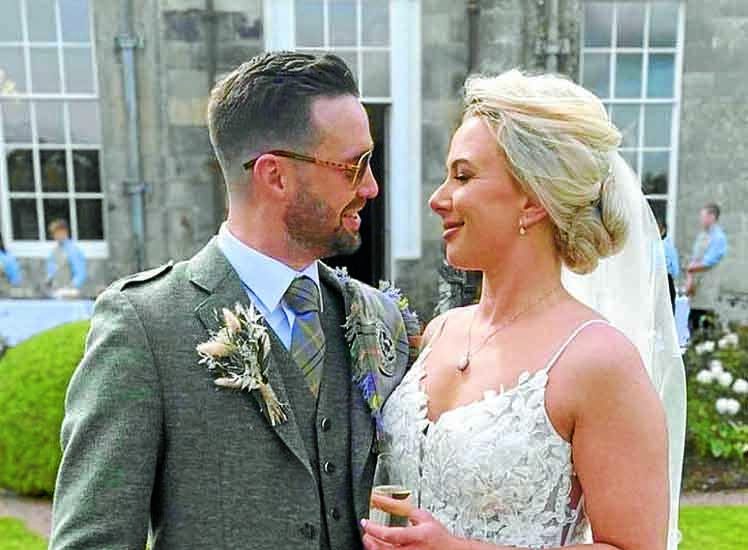 Knockout wedding for boxing champ