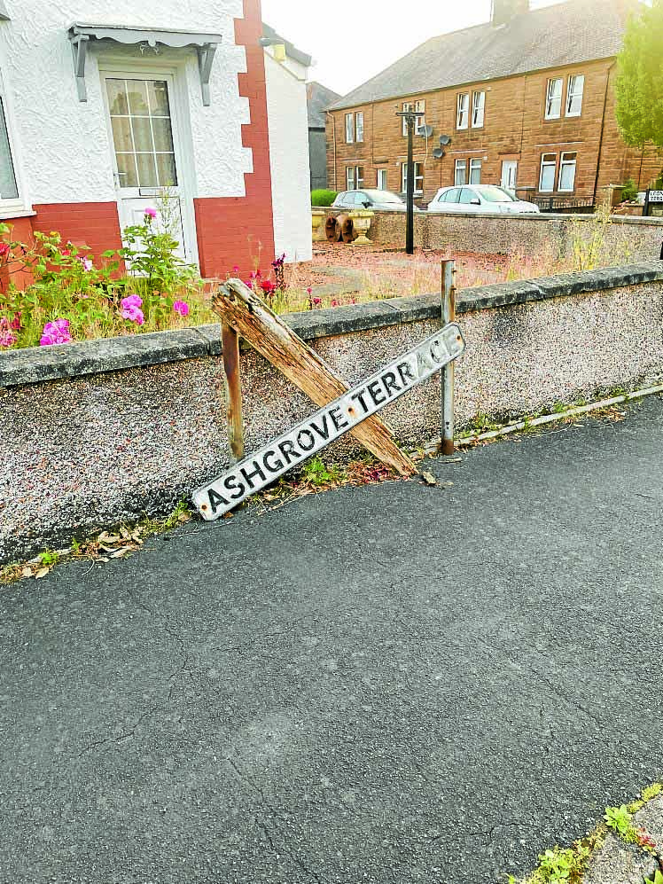 Council say sorry for town mess