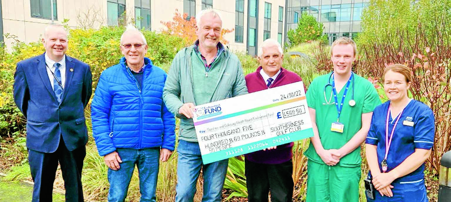 Golfers tee up to make DGRI donation