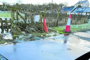 Sinkhole still in situ as talks progress