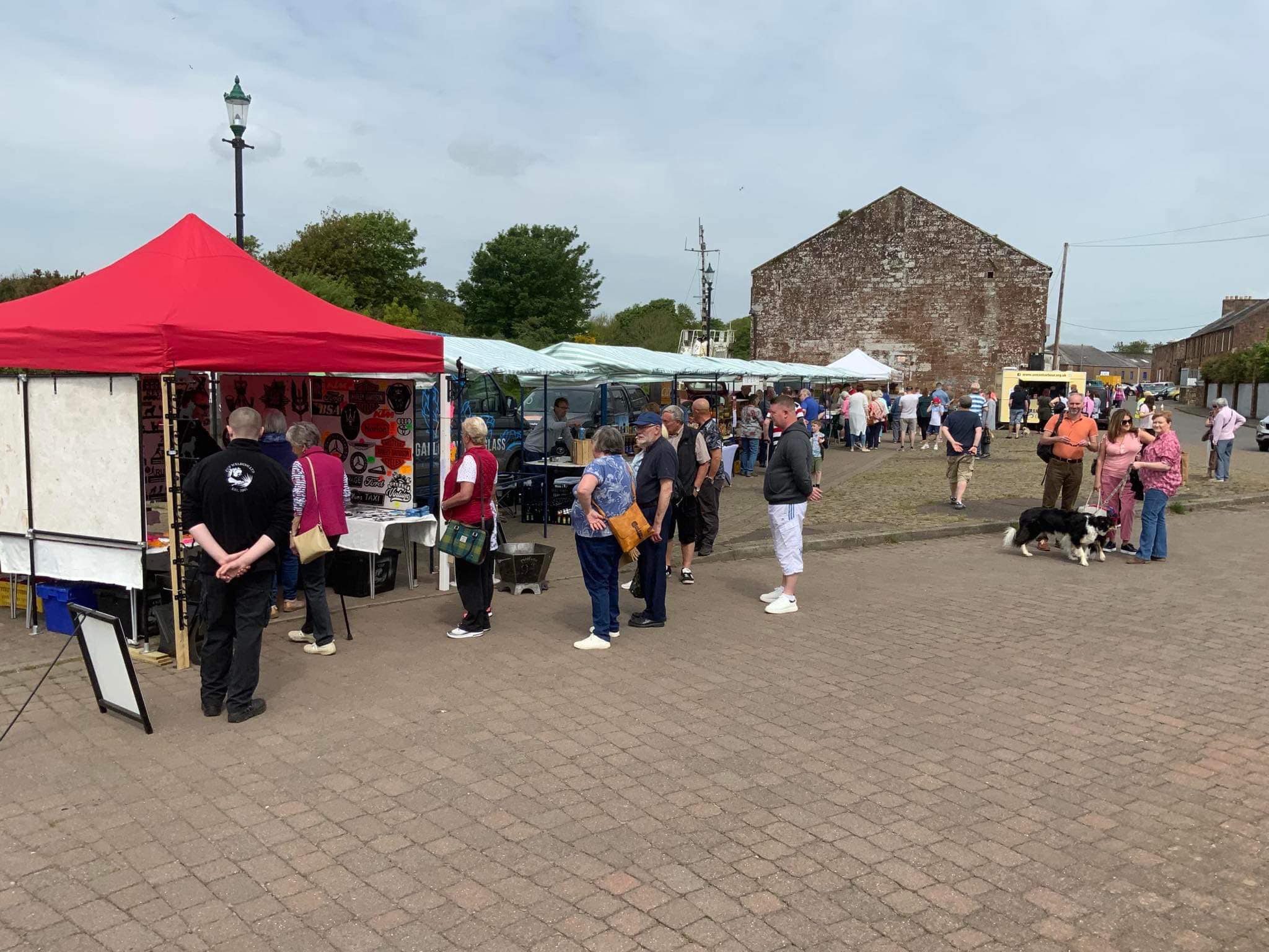 Holyrood praise for harbour market