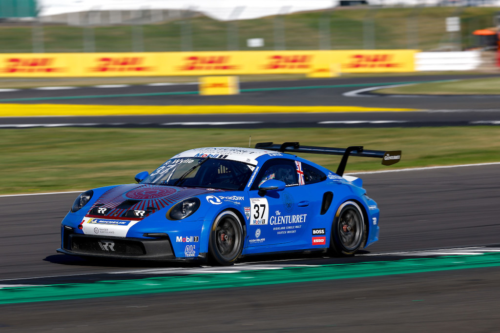 Wylie ends as runner-up in Porsche Carrera Cup