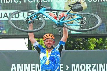 Tour-iffic dad cycles to fight cancer