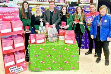 Foodbank collects Tesco food donations