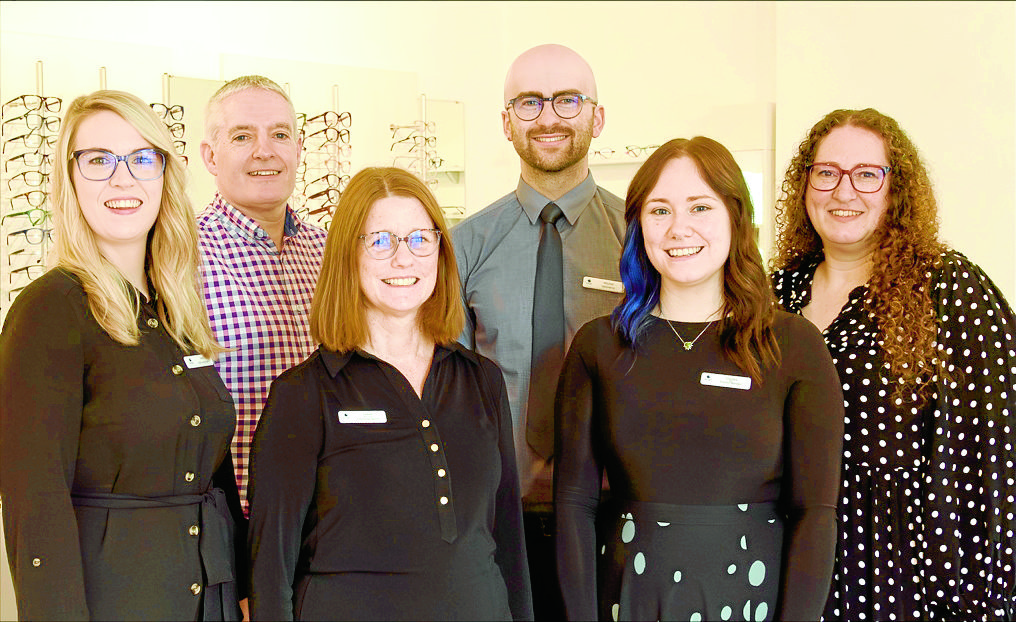 Patient thanks opticians for saving her sight
