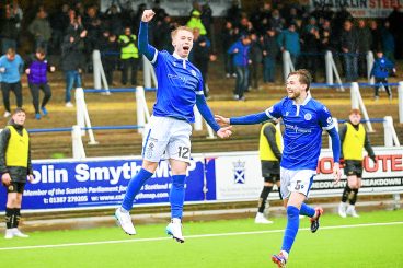 Queens move up to fourth in style