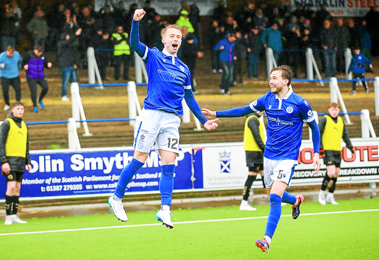 Queens move up to fourth in style