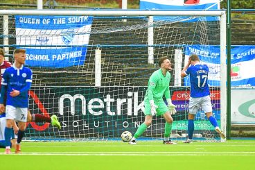 Kelty break Queens hearts . . . again!