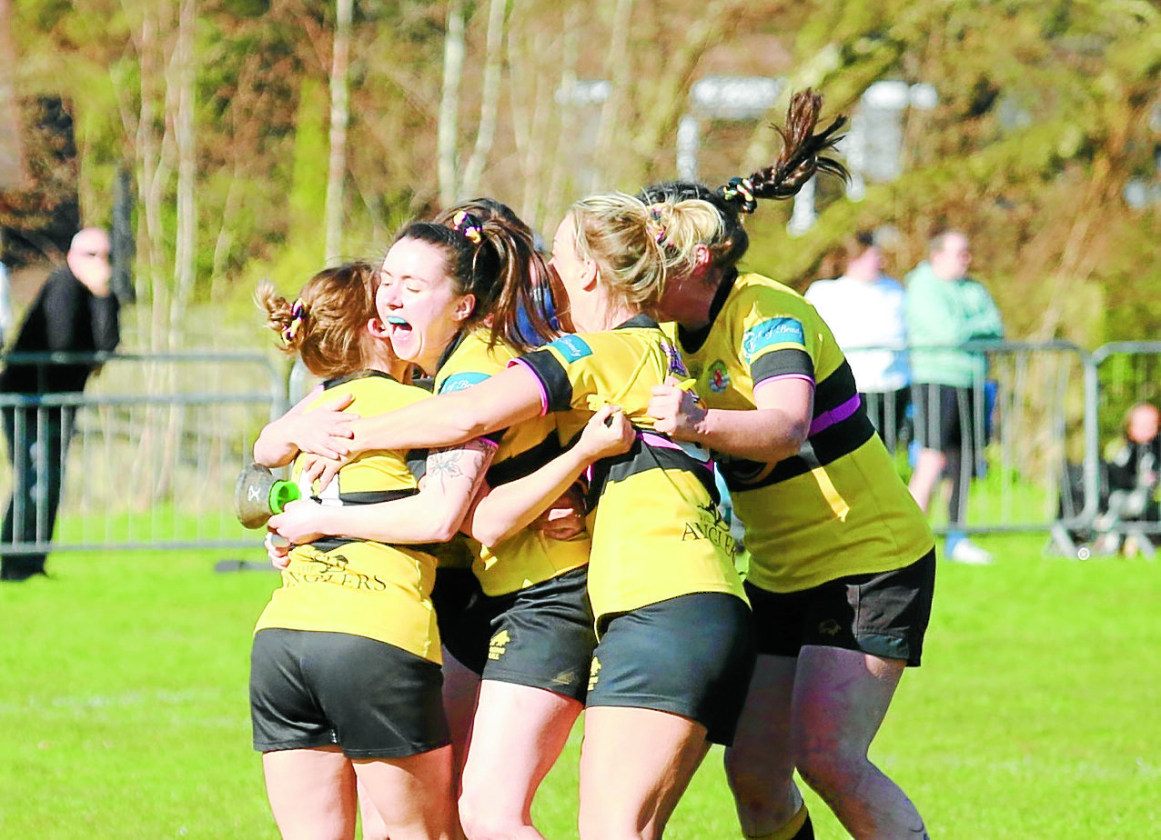 Last kick wins it for Warriors