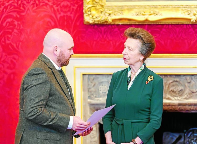 Princess praises prison officer