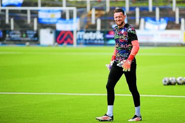 Queens get Doon to business